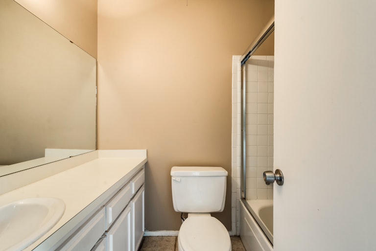 Photo 28 of 32 - 13740 Flagstone Ln, Dallas, TX 75240