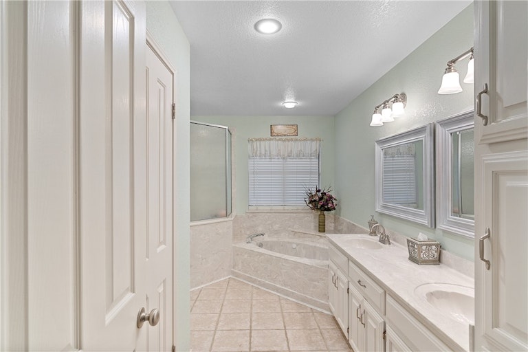 Photo 5 of 33 - 4000 Timbercrest Dr, Taylor, TX 76574