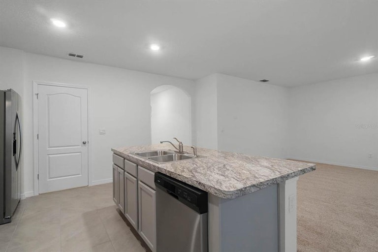 Photo 14 of 40 - 729 Squires Grove Dr, Winter Haven, FL 33880
