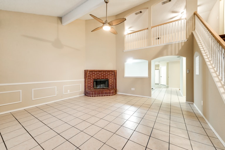 Photo 5 of 26 - 1820 Whispering Cove Trl, Fort Worth, TX 76134
