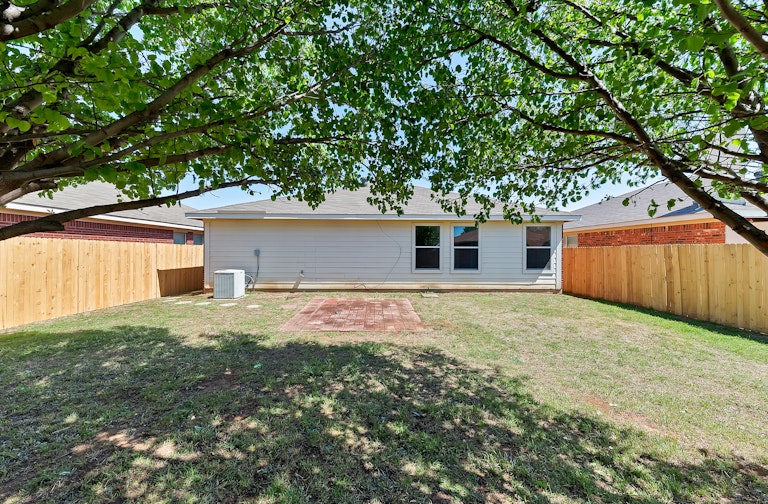 Photo 22 of 26 - 7304 Avington Way, Fort Worth, TX 76133