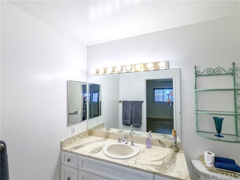 Photo 24 of 32 - 1900 W Glenoaks Ave Unit C, Anaheim, CA 92801