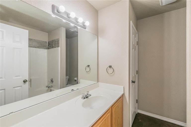 Photo 18 of 32 - 753 Stribling Cir, Azle, TX 76020