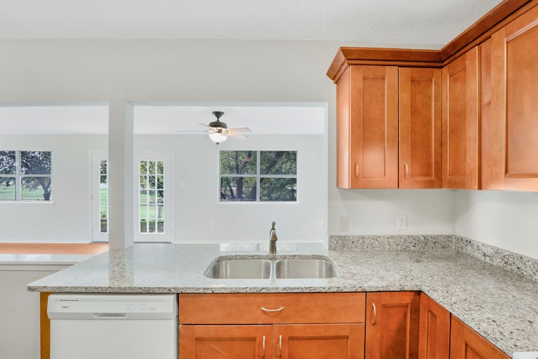 Photo 7 of 25 - 2233 Biscayne Dr W, Irving, TX 75060