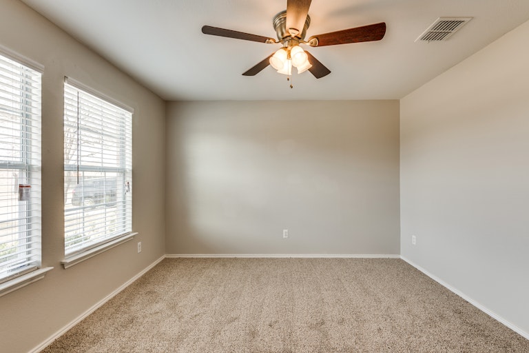 Photo 13 of 29 - 613 Overton Dr, Wylie, TX 75098