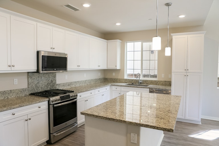 Photo 4 of 37 - 454 Tibbetts St, Santa Paula, CA 93060