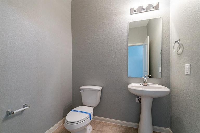 Photo 15 of 36 - 5935 Snapping Turtle Rd, Baytown, TX 77523