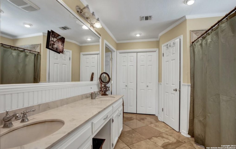 Photo 25 of 48 - 1820 Cypress Rapids Dr, New Braunfels, TX 78130