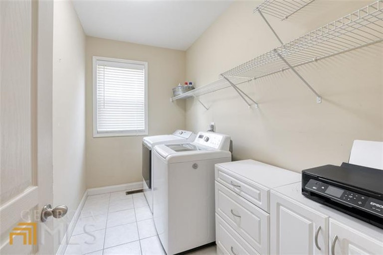 Photo 23 of 71 - 6021 Stillwater Pl, Flowery Branch, GA 30542