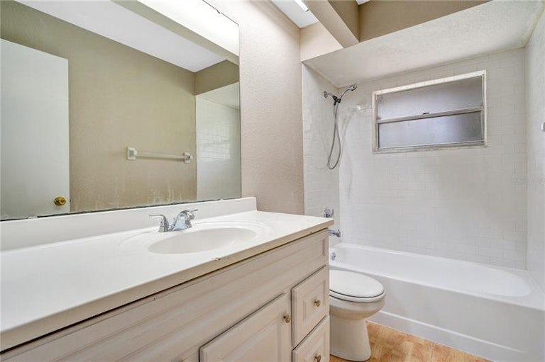 Photo 12 of 33 - 9425 Cannon Dr, Orlando, FL 32817