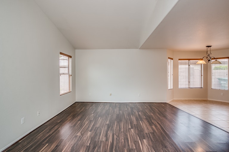 Photo 7 of 23 - 4038 W Abraham Ln, Glendale, AZ 85308