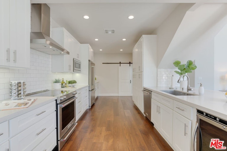 Photo 7 of 41 - 4342 Redwood Ave Unit C308, Marina Del Rey, CA 90292