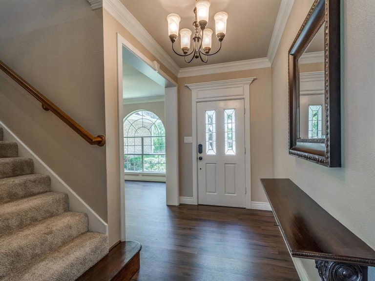 Photo 4 of 32 - 2524 Oak Brook Dr, Bedford, TX 76021