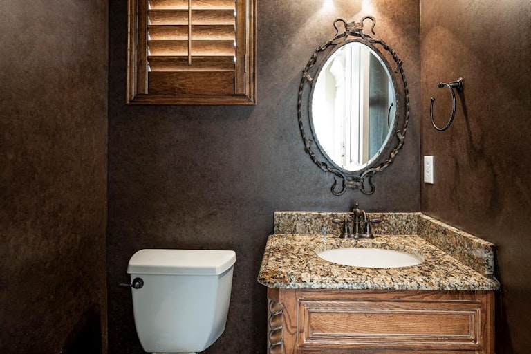 Photo 31 of 40 - 6624 Sondra Dr, Dallas, TX 75214