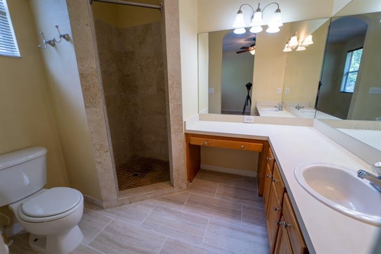Photo 50 of 71 - 8105 Stone Leaf Ln, Tampa, FL 33647