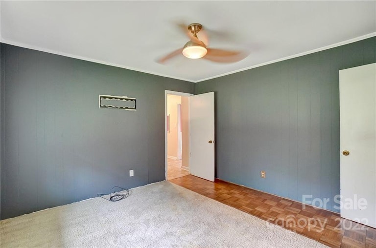 Photo 19 of 36 - 1320 Shannonhouse Dr, Charlotte, NC 28215