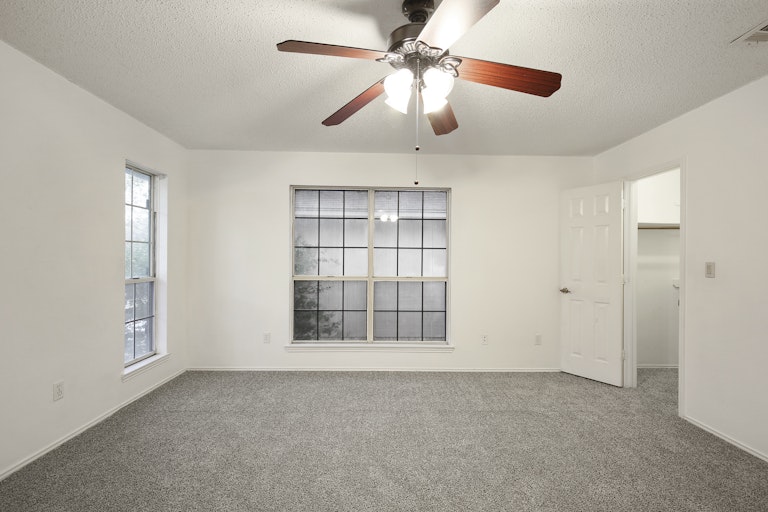 Photo 19 of 27 - 8533 Mystic Trl, Fort Worth, TX 76118