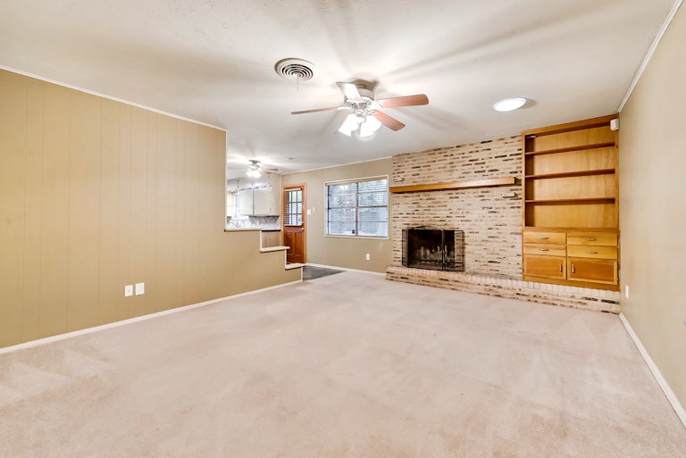 Photo 5 of 24 - 4009 Marys Creek Dr, Benbrook, TX 76116