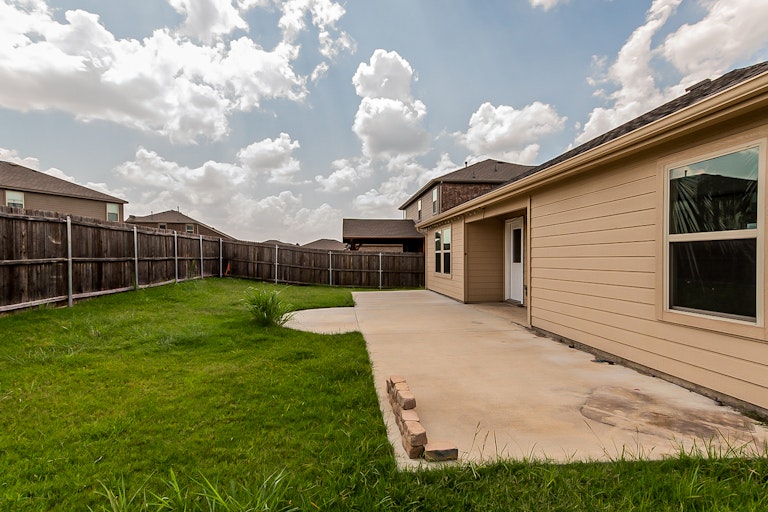 Photo 24 of 25 - 1307 Bent Grass Dr, Princeton, TX 75407