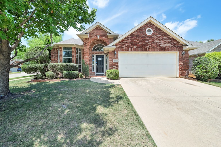 Photo 1 of 26 - 12601 Sweet Bay Dr, Euless, TX 76040
