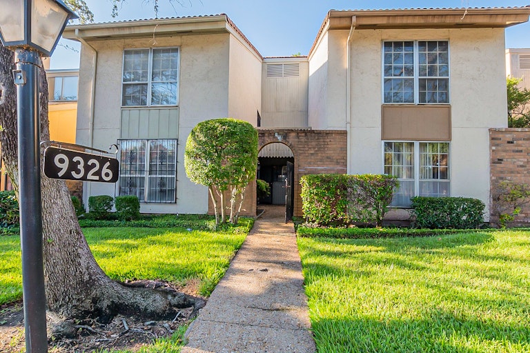 Photo 1 of 25 - 9326 Emberglow Ln, Dallas, TX 75243