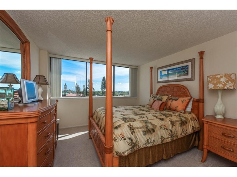 Photo 7 of 23 - 1055 Beach Rd Unit B-503, Sarasota, FL 34242