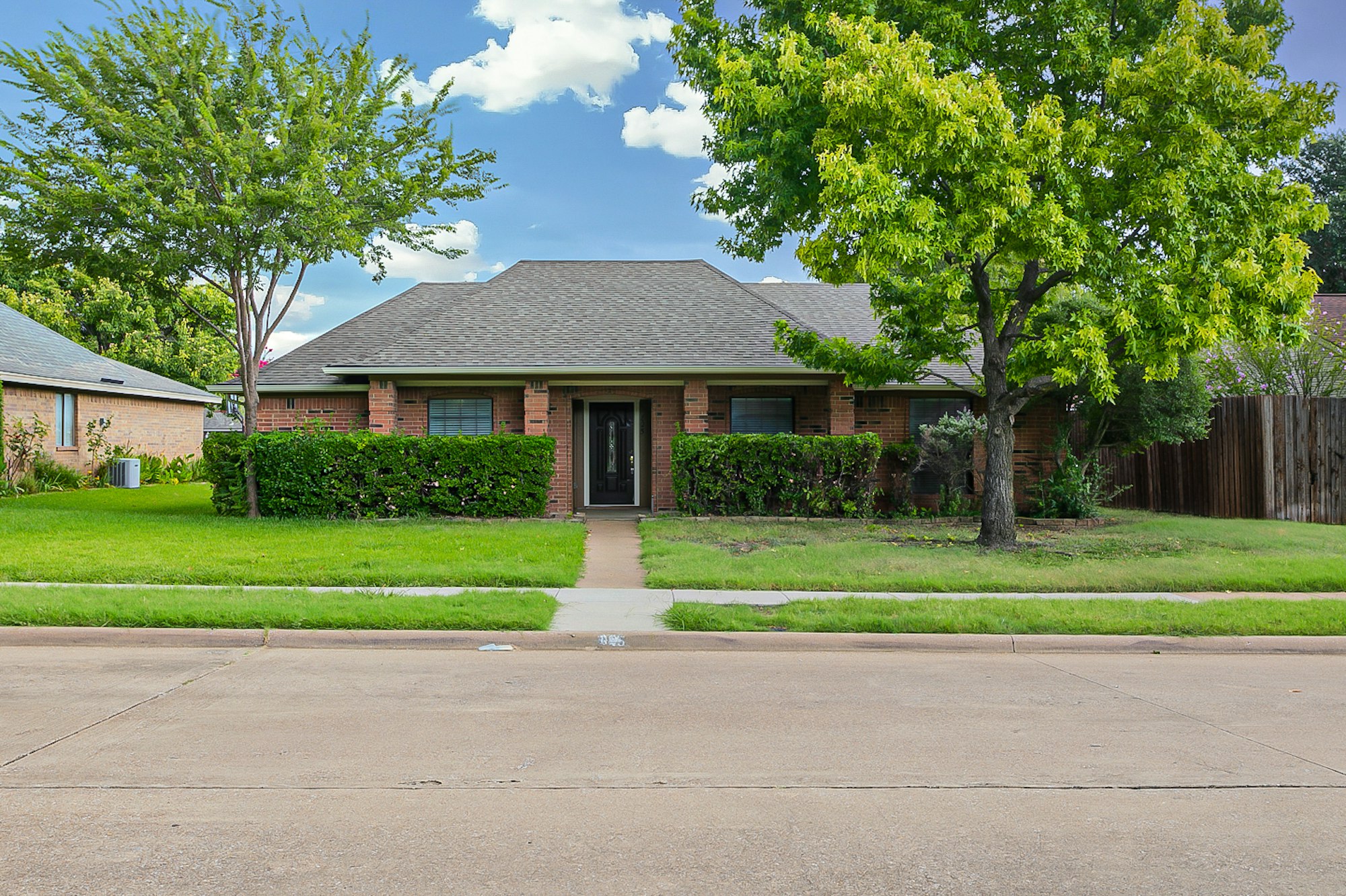 Photo 1 of 23 - 825 Shannon Dr, Plano, TX 75025