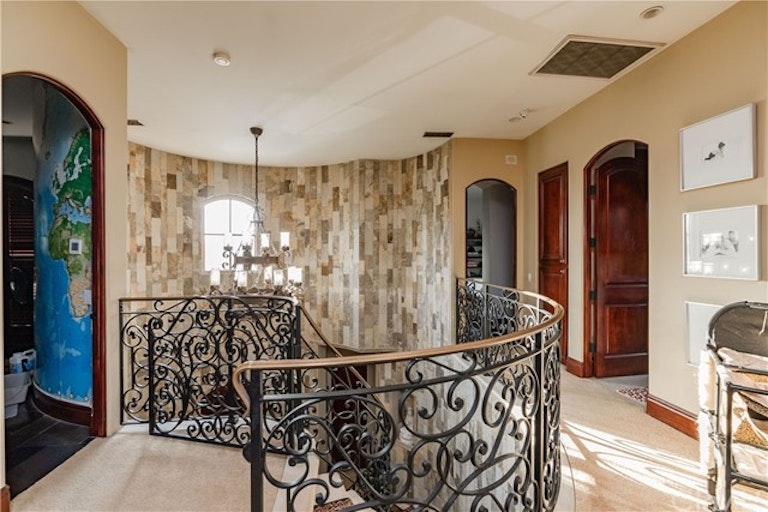 Photo 15 of 24 - 16722 Baruna Ln, Huntington Beach, CA 92649