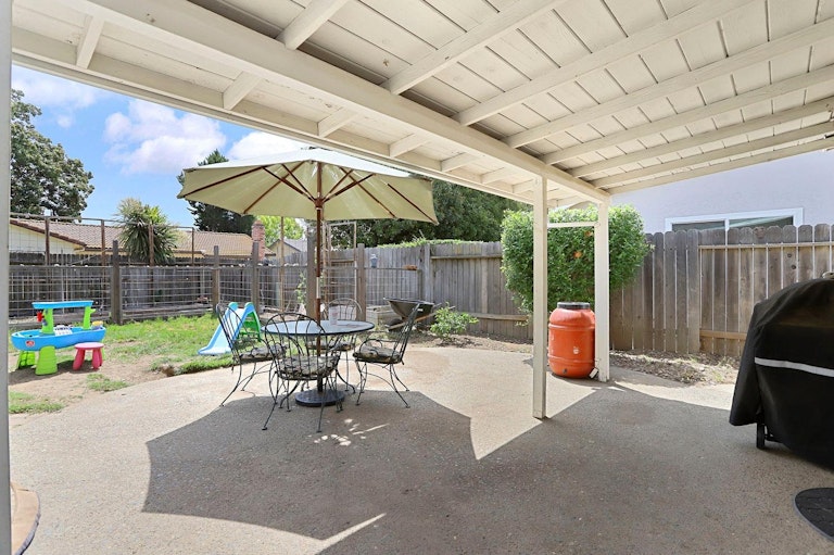 Photo 35 of 43 - 8374 La Riviera Dr, Sacramento, CA 95826