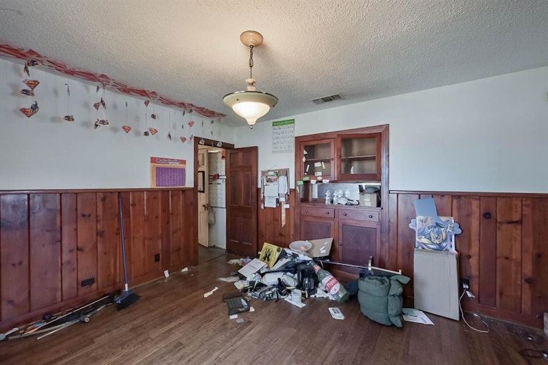 Photo 17 of 31 - 719 Minden St, Fort Worth, TX 76110