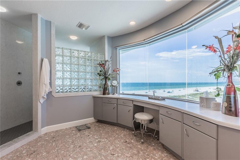 Photo 21 of 51 - 9924 Gulf Blvd, Treasure Island, FL 33706