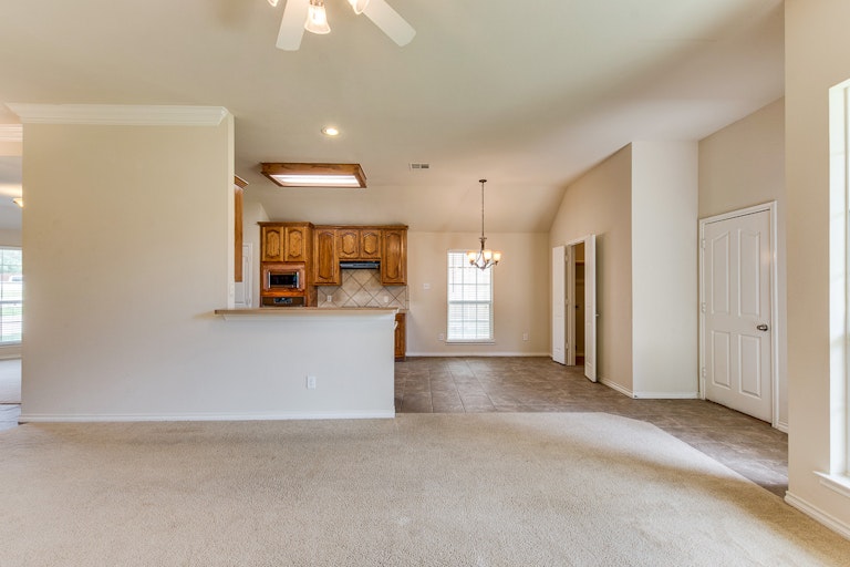 Photo 5 of 31 - 7809 Loma Alta Trl, McKinney, TX 75070