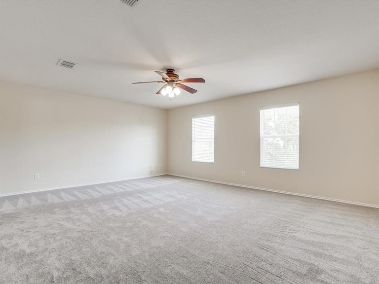 Photo 12 of 25 - 1604 Diamond Lake Trl, Justin, TX 76247
