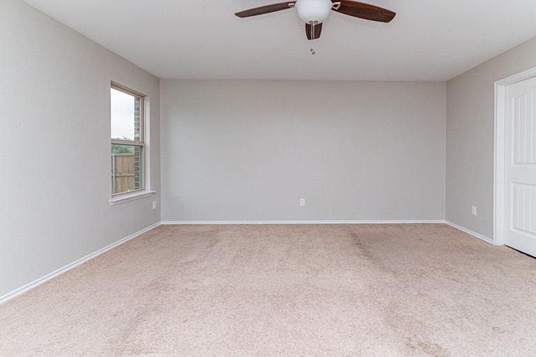 Photo 14 of 27 - 1420 N Houston St, Royse City, TX 75189