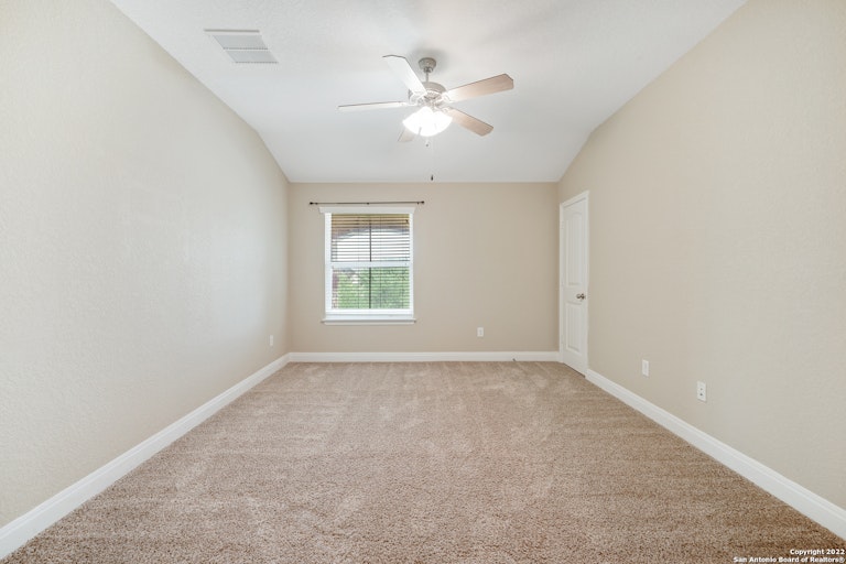 Photo 25 of 34 - 428 Seminole Dr, Cibolo, TX 78108