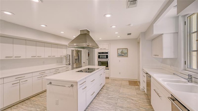 Photo 16 of 67 - 1544 N Casey Key Rd, Osprey, FL 34229