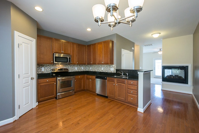 Photo 7 of 19 - 8016 Sycamore Hill Ln, Raleigh, NC 27612