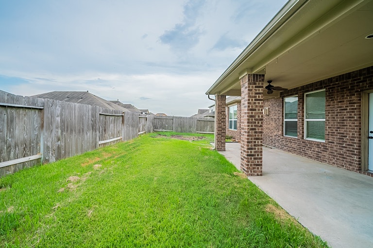 Photo 32 of 35 - 18226 Russett Green Dr, Tomball, TX 77377