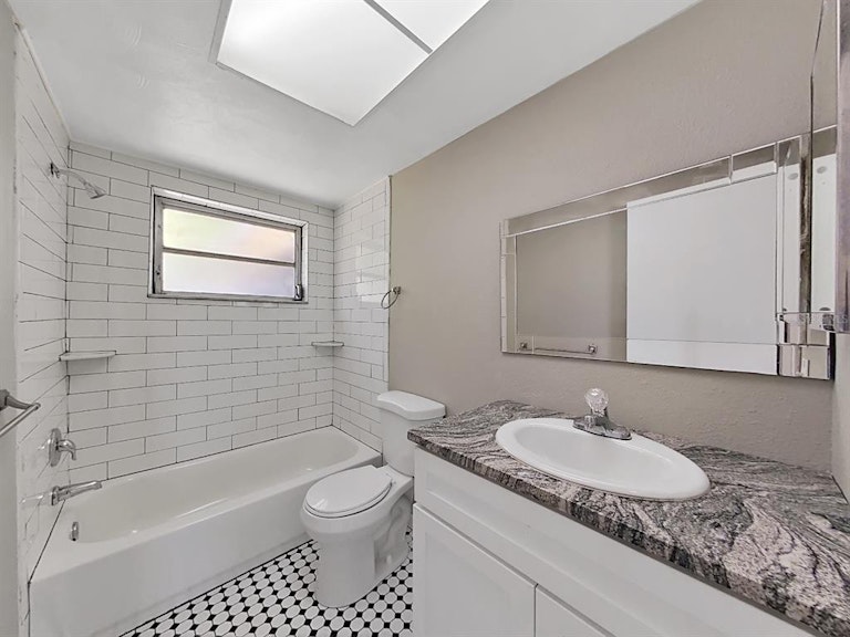 Photo 17 of 31 - 5206 Greenwood St, New Port Richey, FL 34653