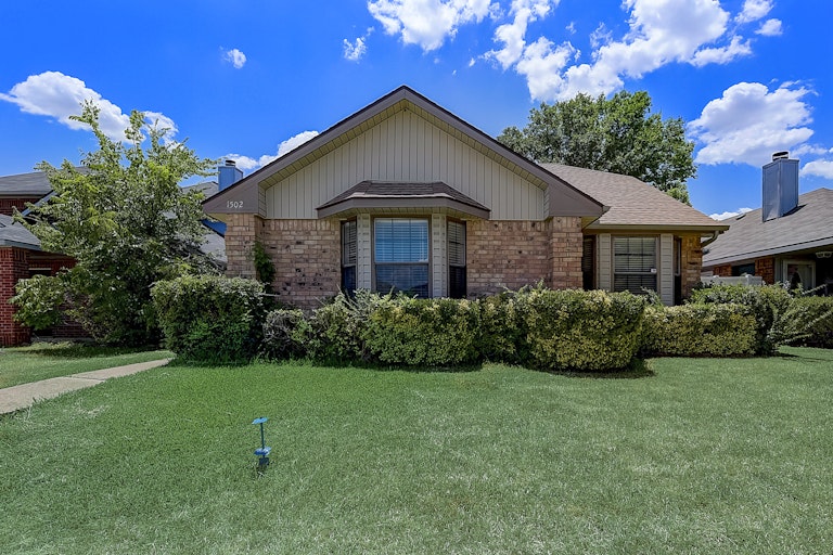 Photo 15 of 30 - 1502 Windmill Ln, Mesquite, TX 75149