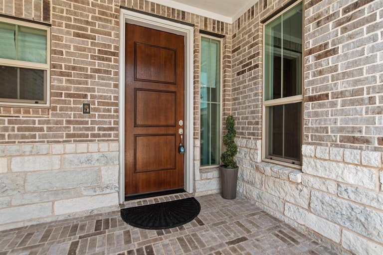 Photo 4 of 38 - 5922 Arcola Meadow Ct, Houston, TX 77059