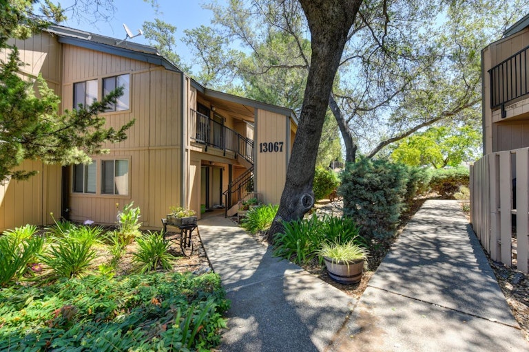 Photo 2 of 22 - 13067 Lincoln Way Unit H, Auburn, CA 95603