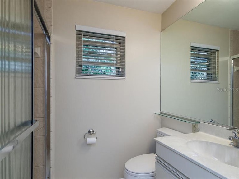 Photo 15 of 25 - 6079 Ravenwood Dr, Sarasota, FL 34243