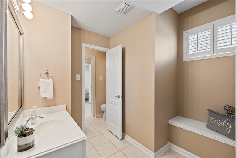 Photo 33 of 46 - 7006 Monarch Lake Ln, Katy, TX 77494