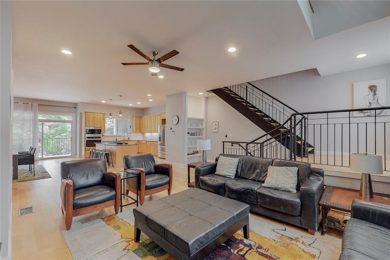 Photo 18 of 40 - 4227 Rawlins St #4, Dallas, TX 75219