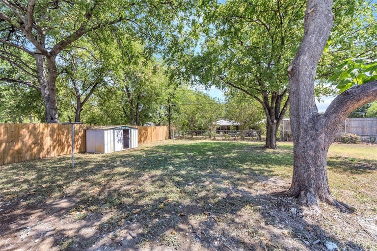 Photo 32 of 34 - 1341 Stafford Dr, Fort Worth, TX 76134