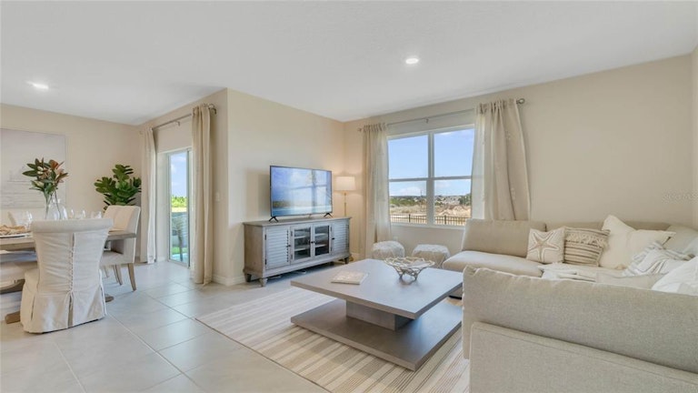 Photo 8 of 28 - 1364 Sugarwood St, Davenport, FL 33837