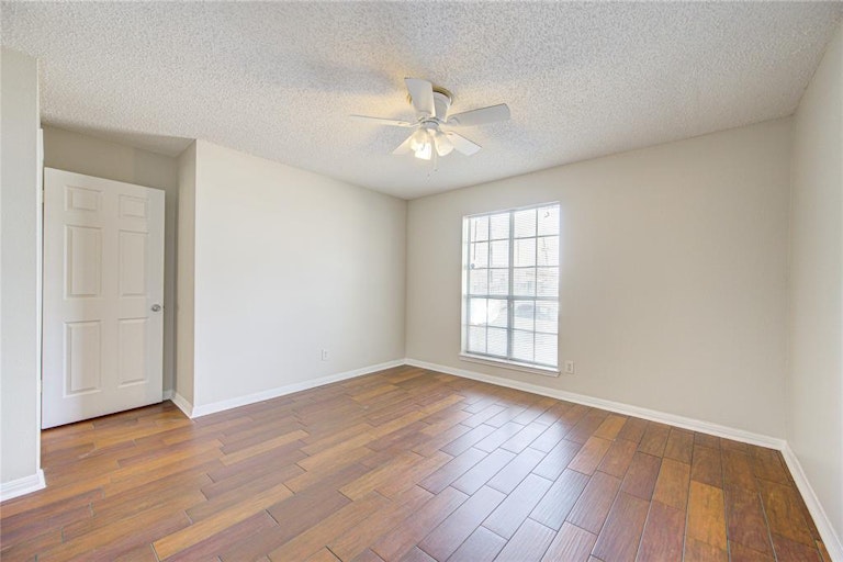 Photo 16 of 37 - 12200 Overbrook Ln #31A, Houston, TX 77077
