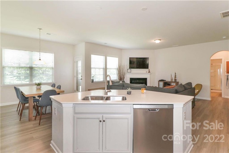 Photo 12 of 40 - 140 W Morehouse Ave, Mooresville, NC 28117
