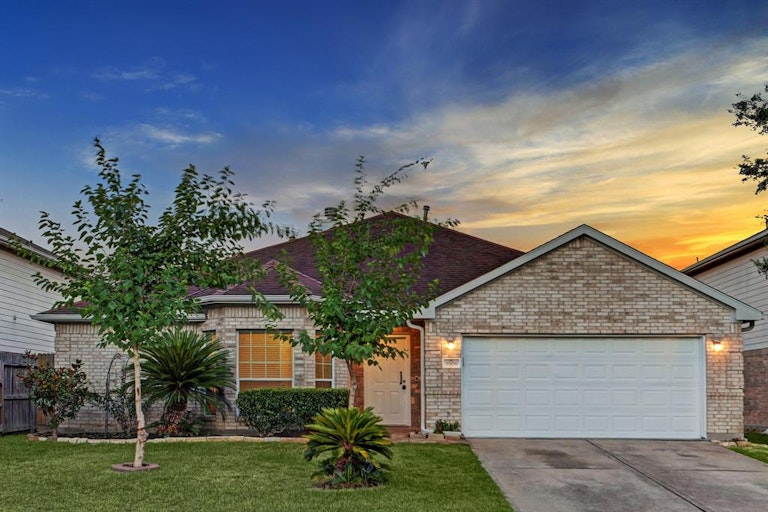 Photo 1 of 32 - 3806 Flatwood Dr, Katy, TX 77449